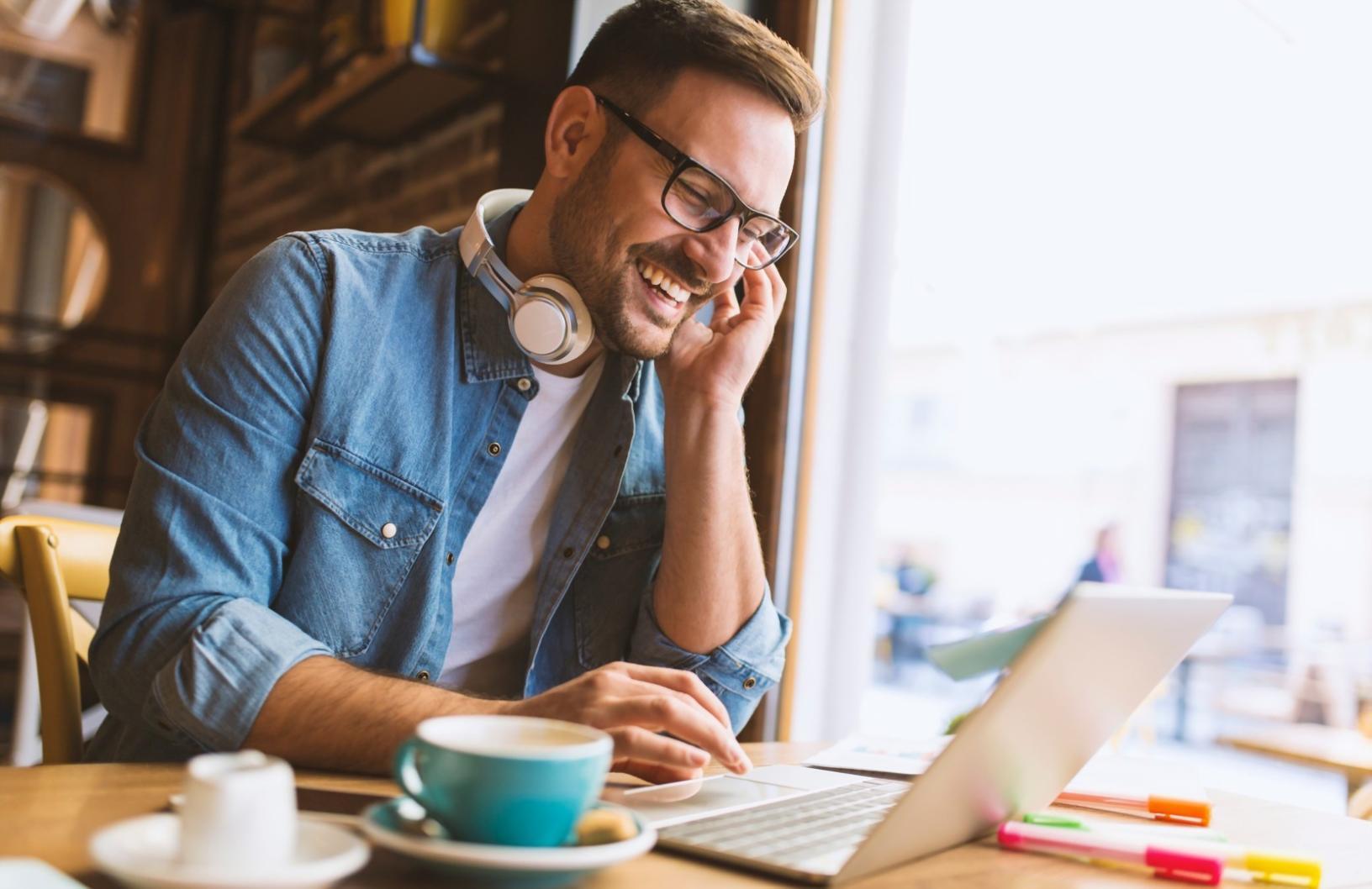 Plataforma educativa en acción mostrando proceso de aprendizaje