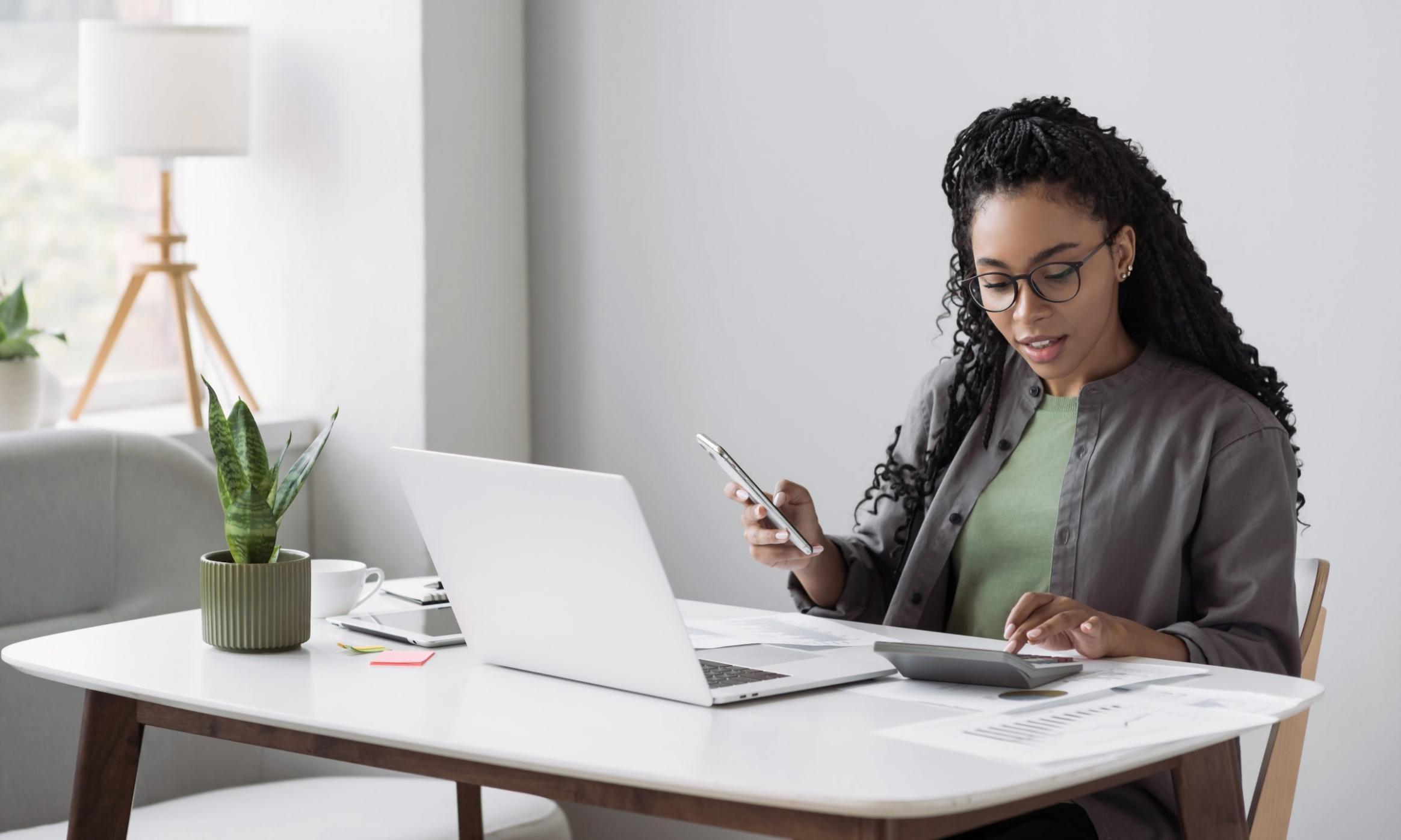 Sesión educativa de planificación financiera en acción